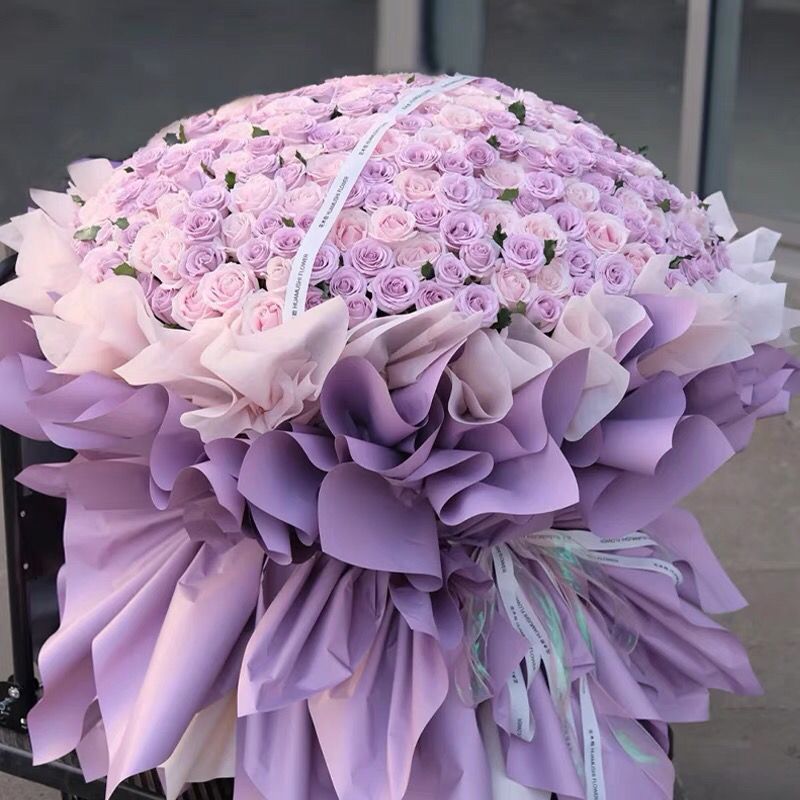 [공주선물] 장미 199송이 + 조명을 주는 팔로우