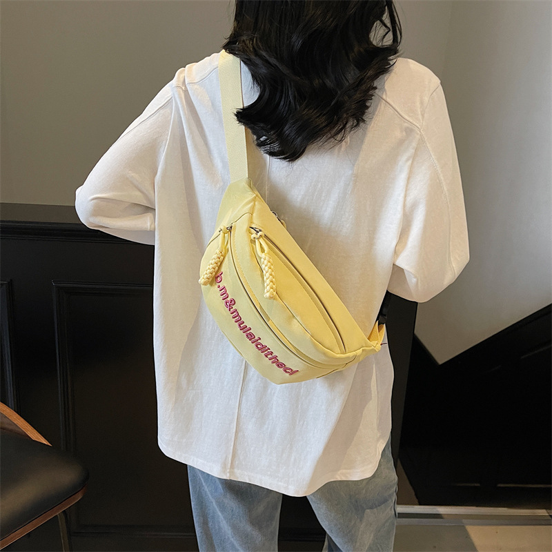 Comercio exterior Super Fire Bordado Estilo extranjero Bolsa de pecho Mujer 2025 Nuevo estilo de moda salvaje Bolsa de mensajero de hombro casual de celebridades de Internet