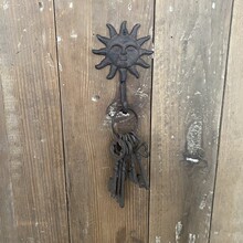 跨境复古太阳面铸铁墙钩 ，太阳图案挂钩免打孔跨境出口