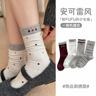 安可雷风袜子女秋冬新款中筒袜卡通刺绣蝴蝶结条纹无骨ins潮长袜