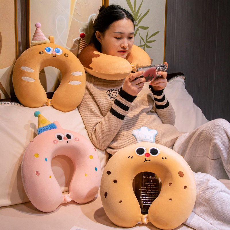 Pan de dibujos animados galletas de memoria algodón tipo U almohada almohada almohada cervical almohada de avión viaje almohada de cuello portátil LOGO