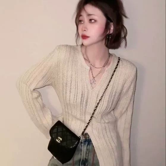 Дизайнерский пуловер с V-образным вырезом, женский трикотаж с неровным разрезом, осень 2022, новый тонкий свитер с длинными рукавами Джокера