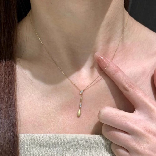Minimalist Korean Style Y-Shaped Brushed Floating Water Drop Sparkling Diamond Zircon Fine Chain Necklace for Women, Lightweight Luxury High-End Clavicle Chain