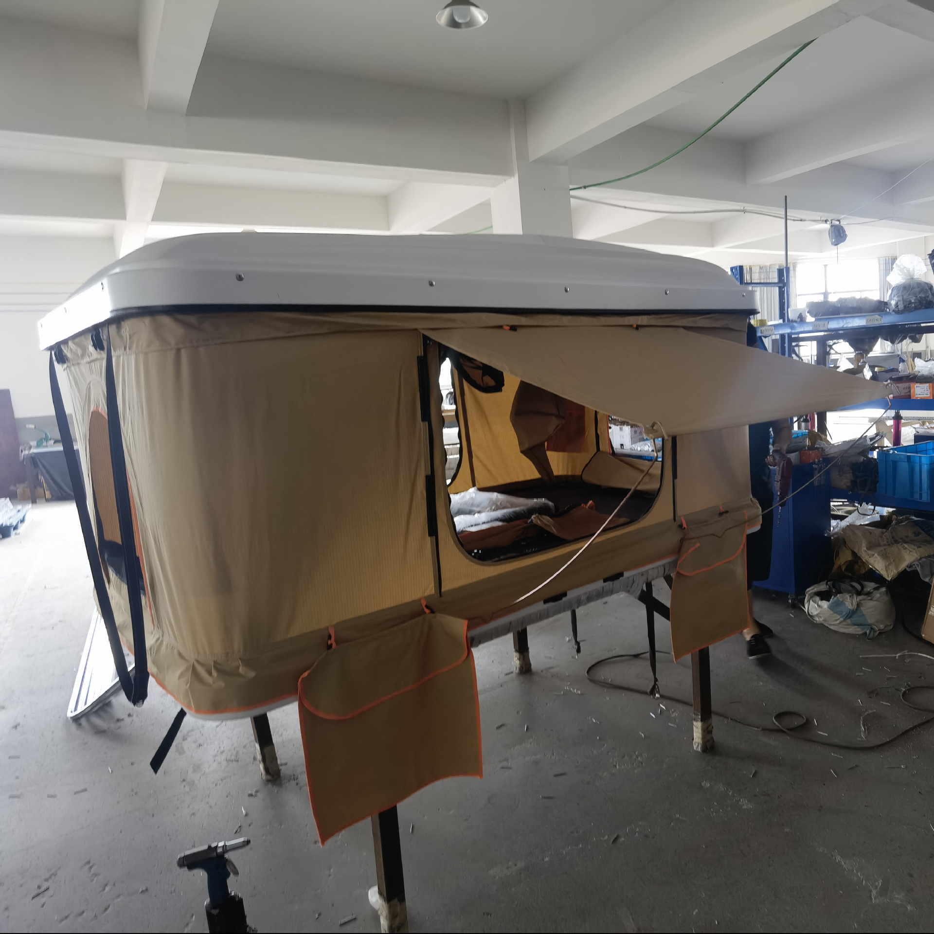 Plastico ABS auto elevación vertical techo duro al aire libre lluvia contra el sol tienda de techo