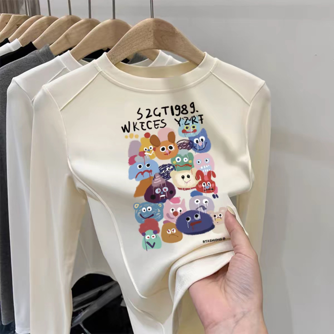 Children's long-sleeved cartoon print T-shirt, boys and girls, autumn and winter base layer, fun and versatile top, round neck inner layer