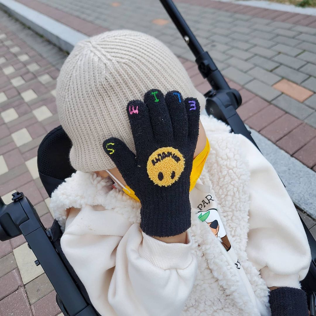 Kid's Cute Sweet Smiley Face Gloves 1 Pair display picture 2