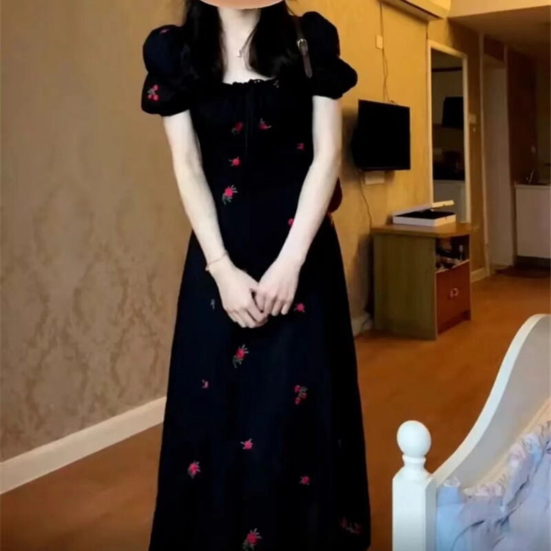 クロスボーダーの新型小柄なフランス風の花の黒いワンピースのスカートの夏の女装の気質の高級感は腰の長いスカートを収めます。|undefined