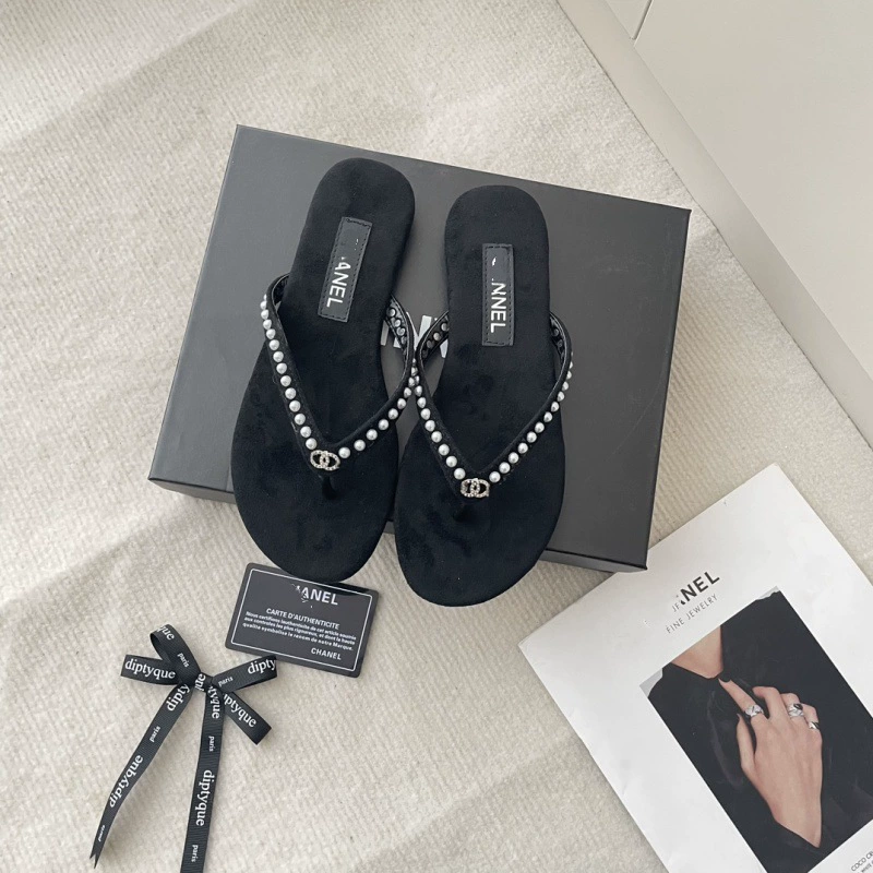 2025 Xiangjia Early Spring New Small Fragrance Fengshui Rhinestone Flat Sole Velvet Flip Flops Casual Daily Large Size Flip Flops