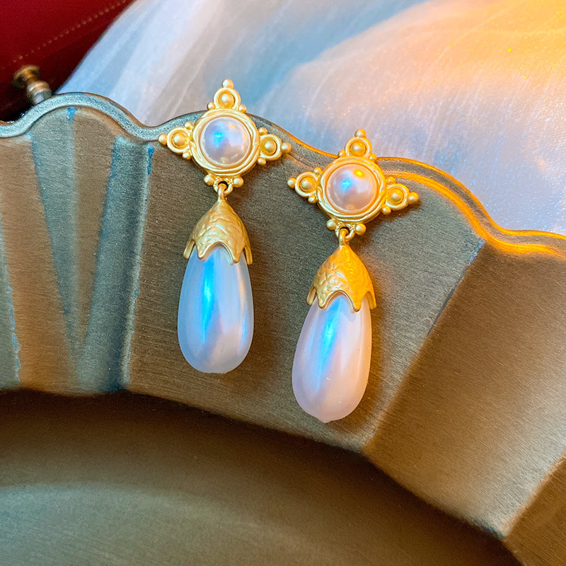 Pendientes de perlas de diamantes con aguja de plata galvanizada en oro real Pendientes de temperamento de lujo ligero retro francés Pendientes de todo fósforo de alta calidad mujer