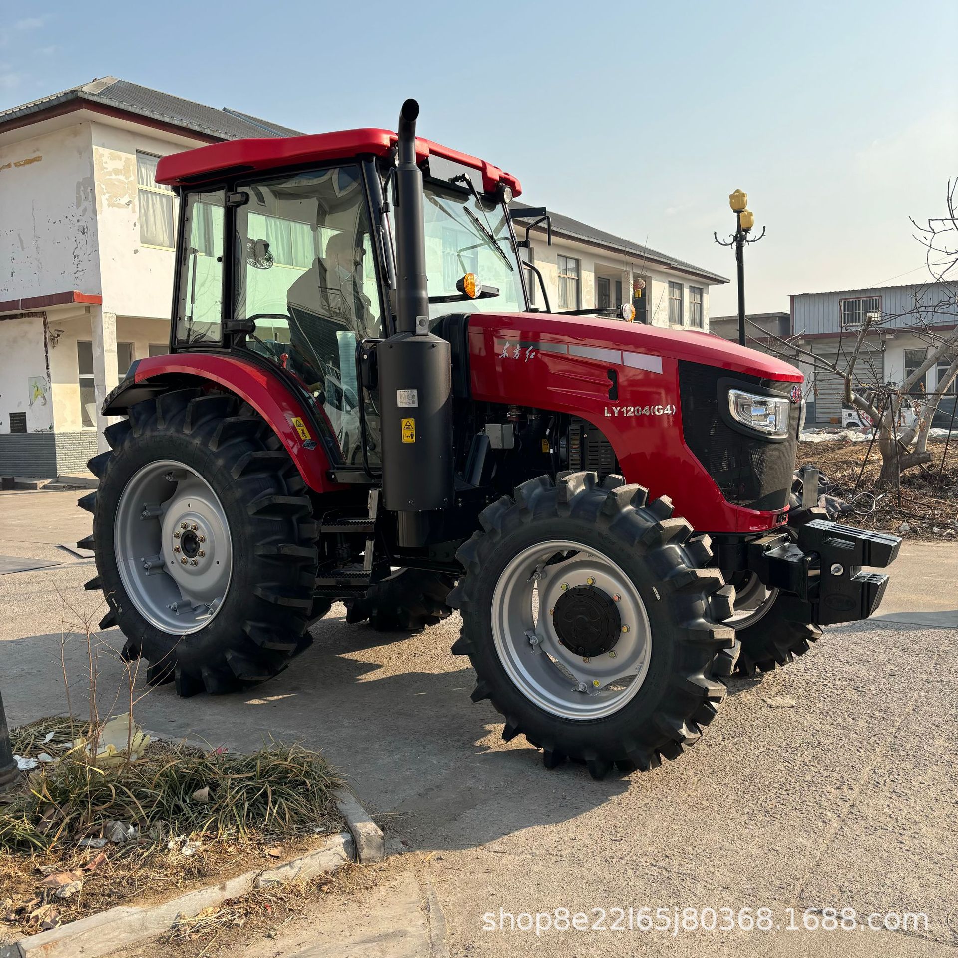 Dongfanghong 120 caballos de fuerza tractor de cuatro tracciones LX904 máquina de arado rotativo 2004 caballos de fuerza tractor tierra de cultivo