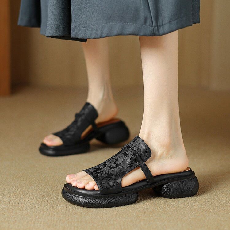 Nuevo estilo chino bordado fondo grueso zapatillas para mujeres 2024 moda nuevo tacones gruesos zapatillas para mujeres cómodas