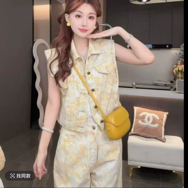 Женский костюм на весну-лето 2025: универсальный жилет в стиле casual + длинные брюки