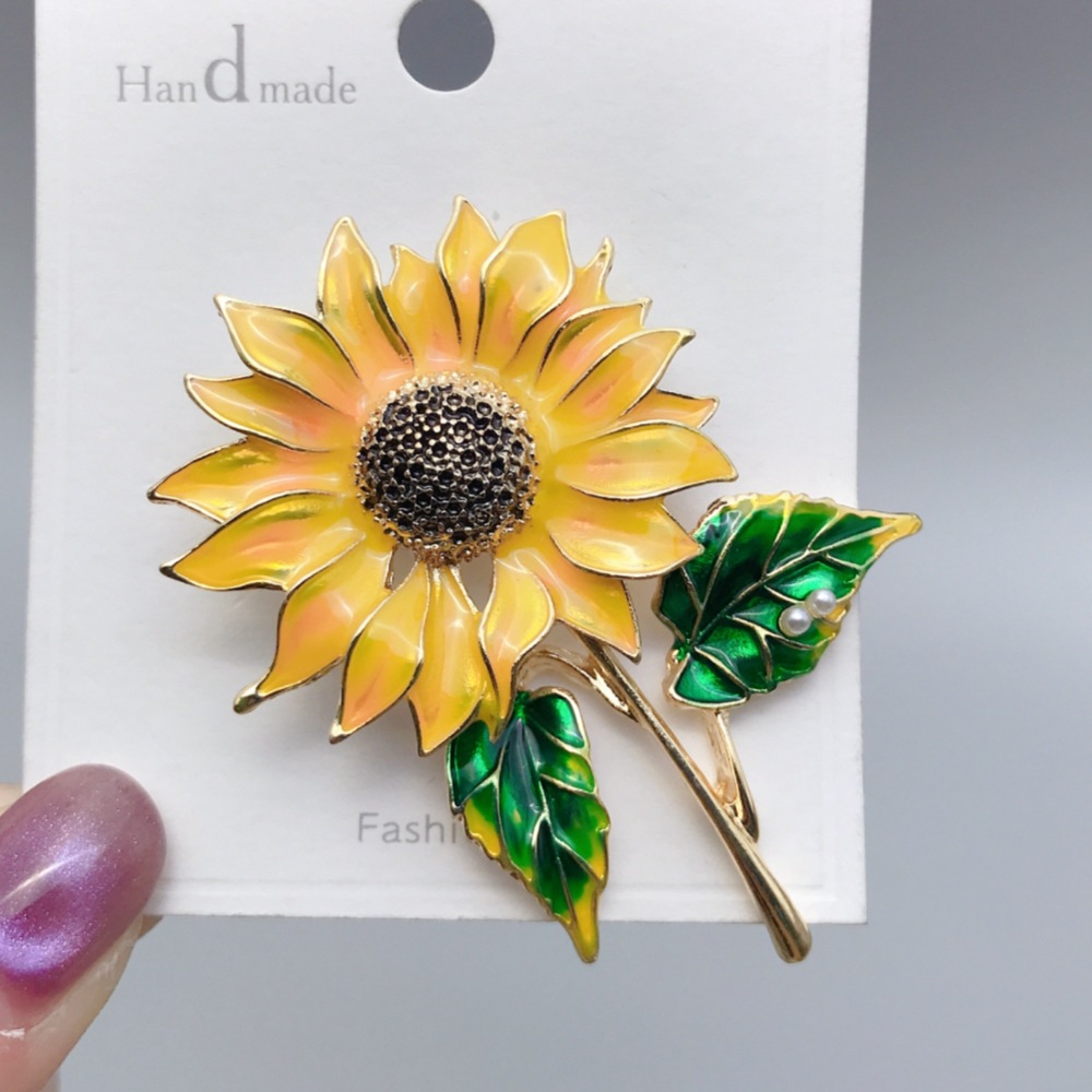 Spilla a smalto girasole per uomo e donna accessorio giacca_voghion.com