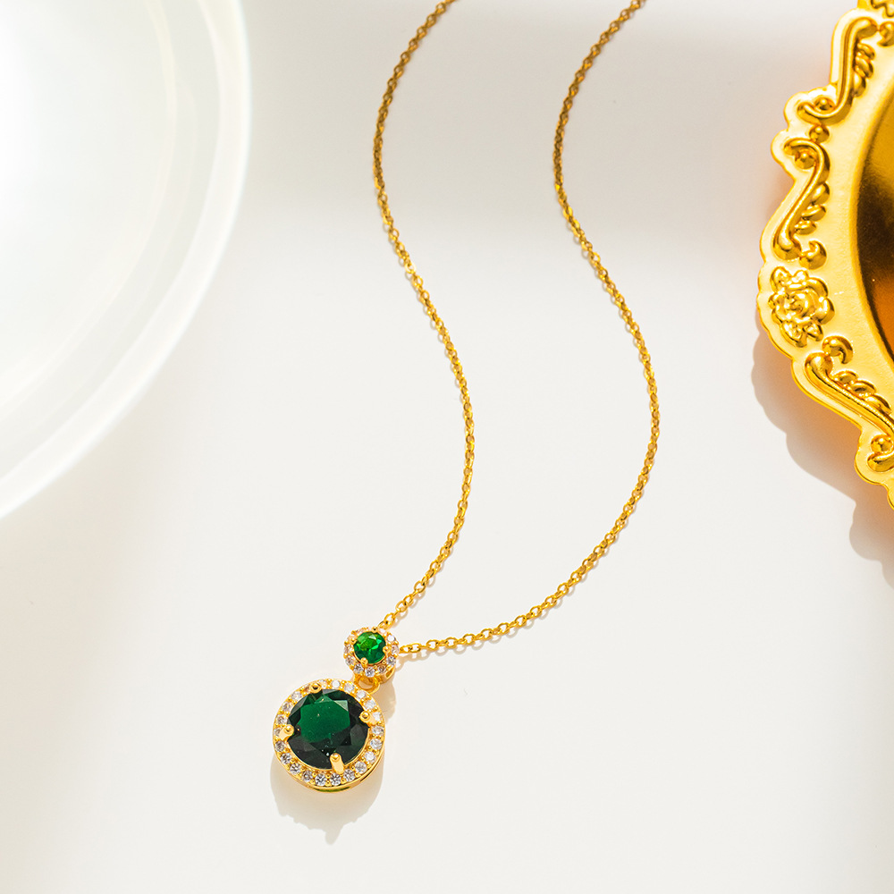 Bijoux et accessoires Collier rétro en acier titane avec pierres précieuses émeraude pour femme, personnalité de niche, chaîne de clavicule polyvalente en filet rouge, bijoux à la mode_voghion.com