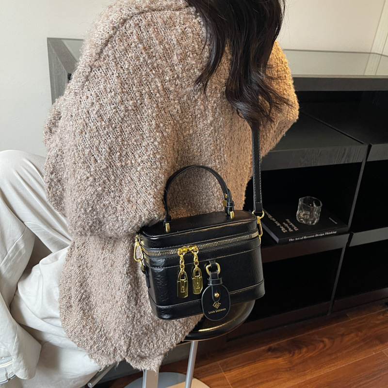 高级感包盒子包女春夏百搭2025新款复古斜挎包女士手提盒子化妆包