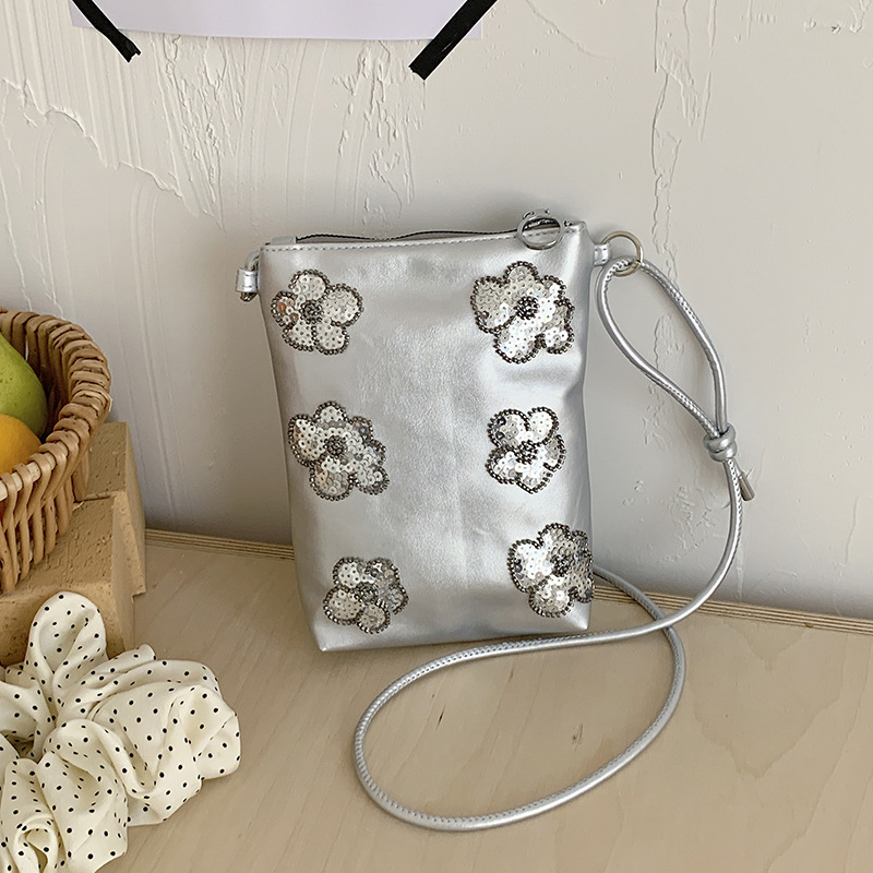 Nicho de sequillas bordadas flores bolsos móviles tendencia diaria versátil exquisita bolsa de mochila pequeña bolsa de moda extranjera