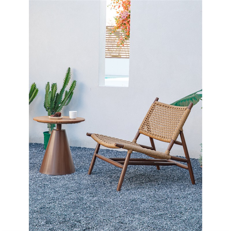 Silla de ocio de color teca + Mesa de café redonda de 50 cm