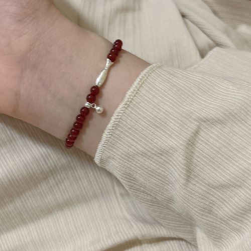 New Chinese-style red agate koi fish bracelet for women with niche design high-end elastic rope simple fashionable and versatile bracelet