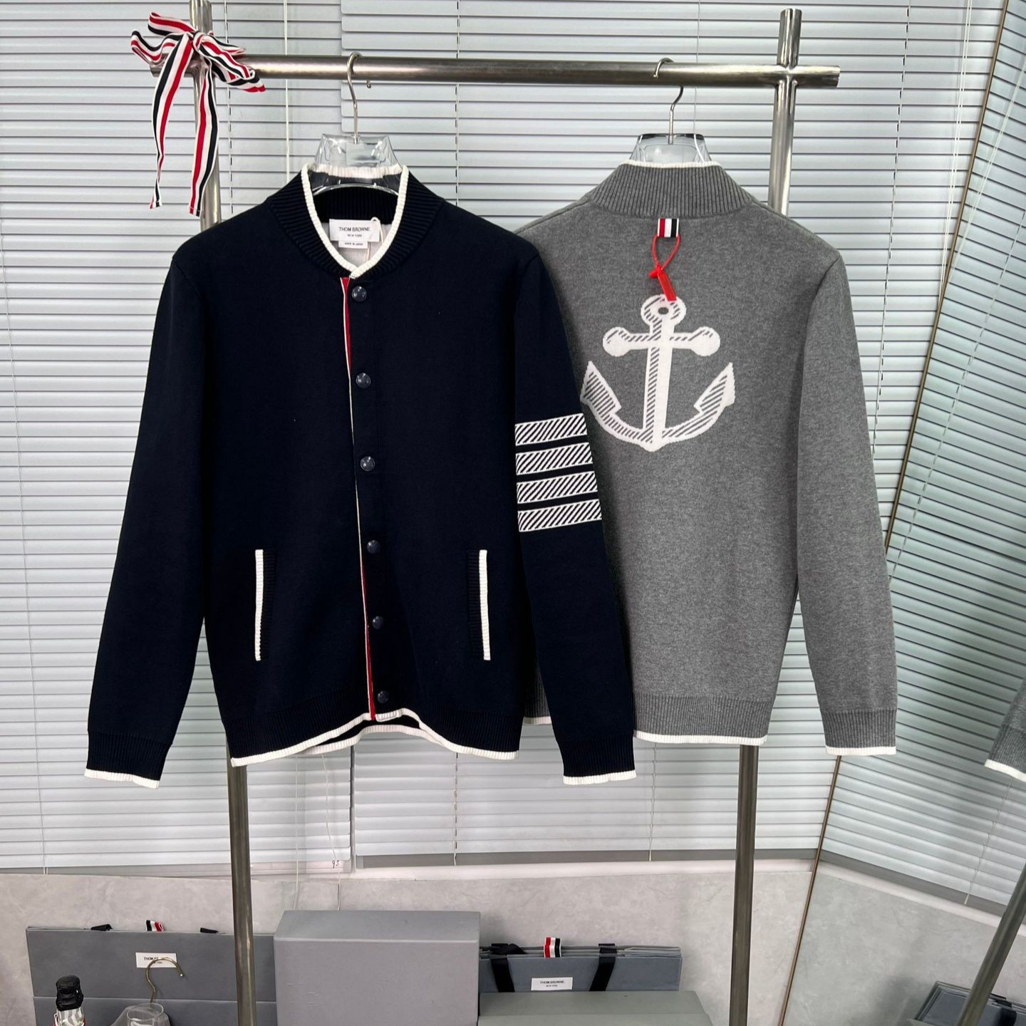 高品质春秋季四杠条纹长袖后背针织船锚立领棒球服开衫