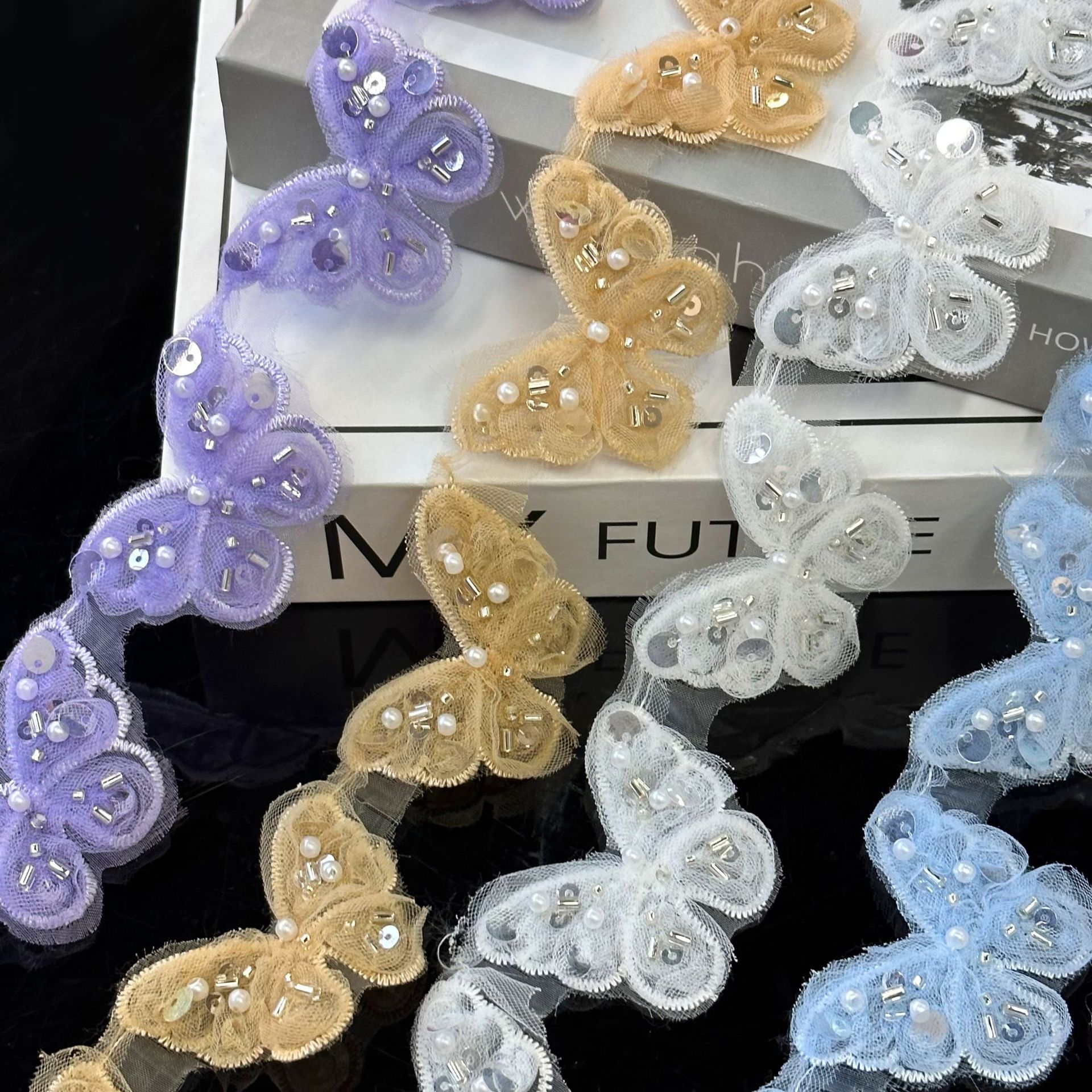 Placa de flores de encaje de sequela cuentas de clavos mariposa de color decoración ropa infantil zapatos sombreros maletas cortinas accesorios de vestido