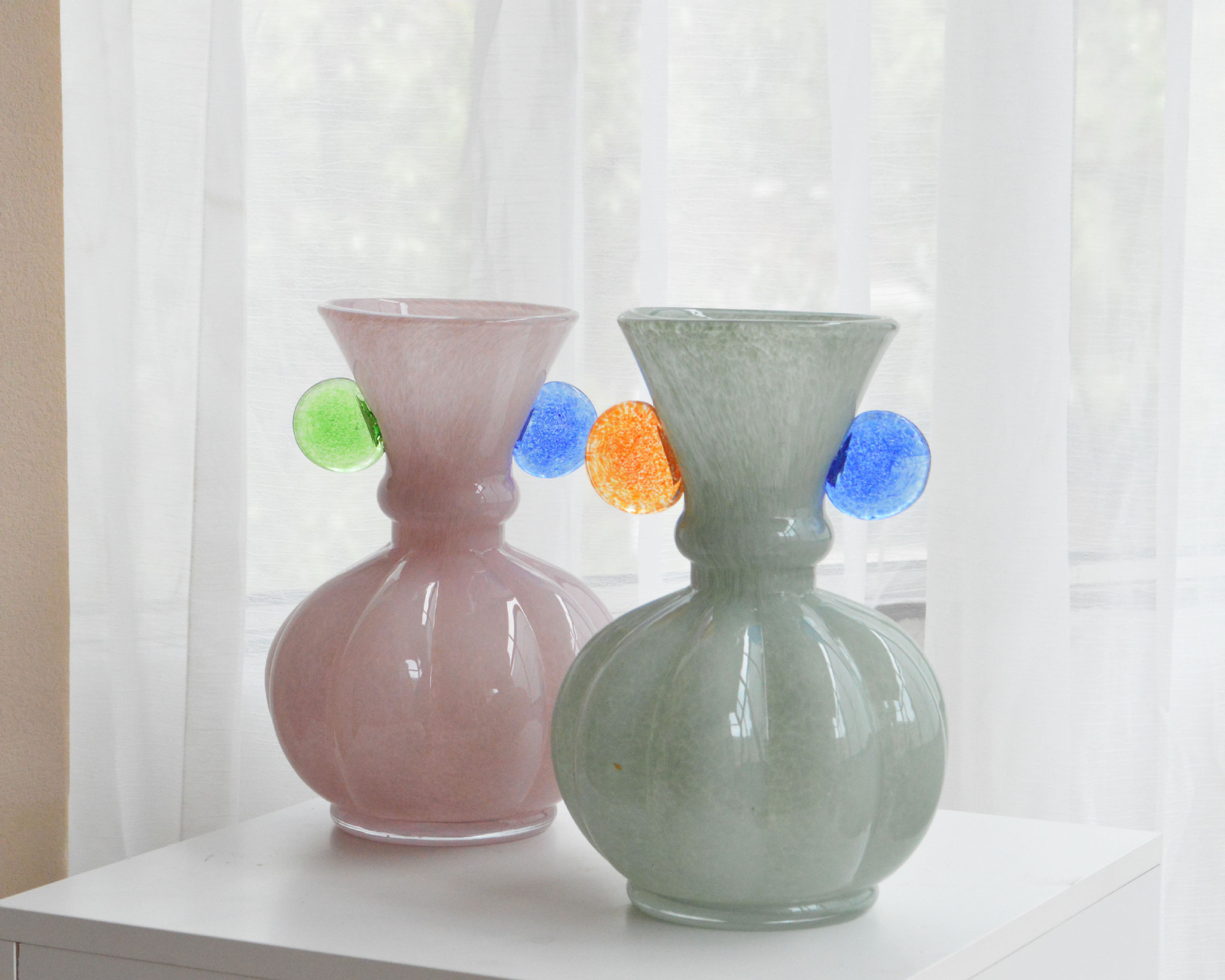 Piccolo vaso in vetro Fenton dipinto a mano in stile vintage francese con decorazioni delicate, accessori di alto valore_voghion.com