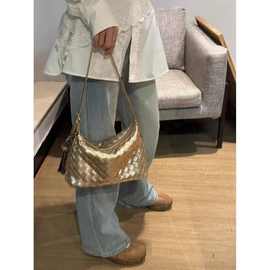 小众设计编织包包2025新款时尚百搭单肩包感手提包复古腋下包