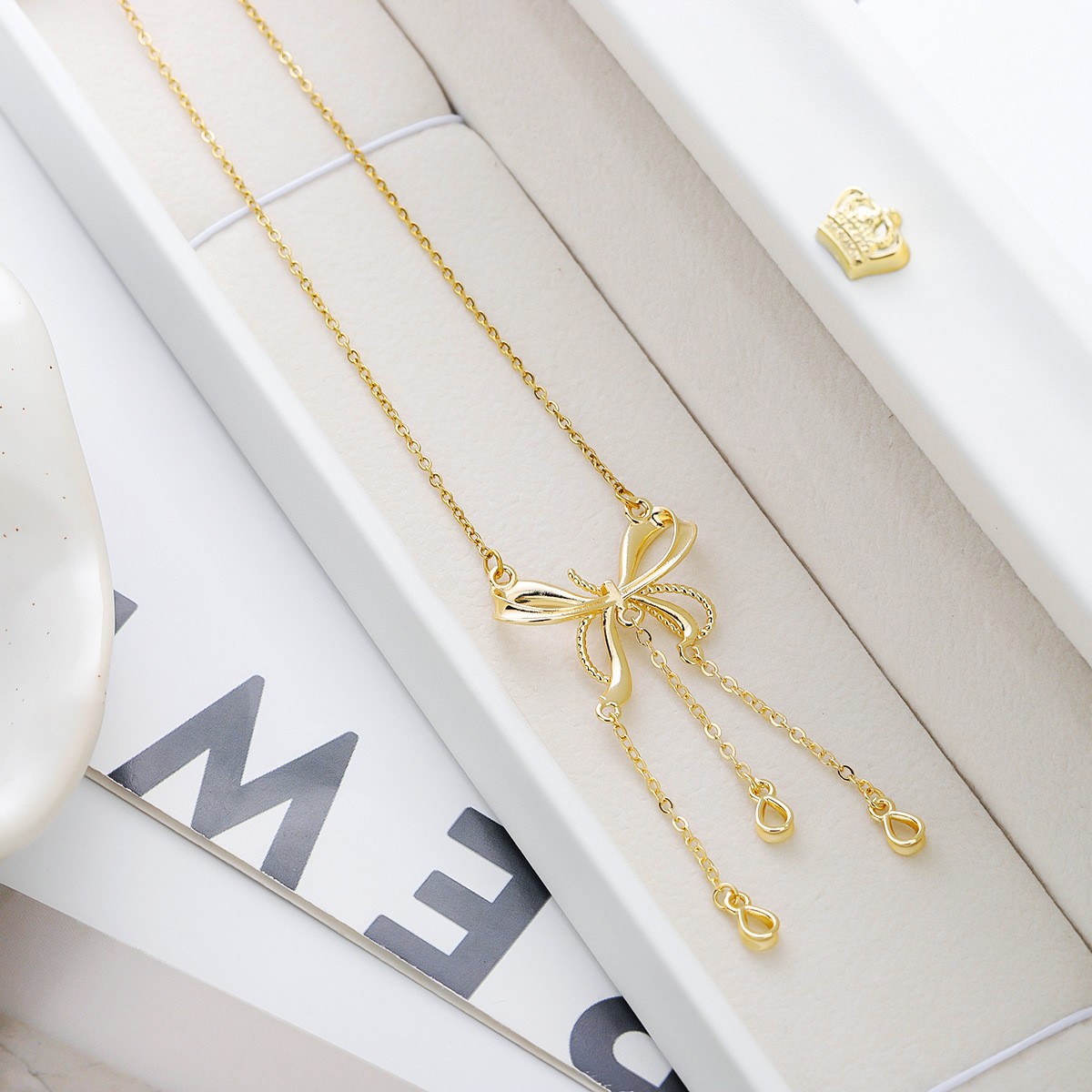 (recommended by the shop owner) a k263-a (bow tie necklace)