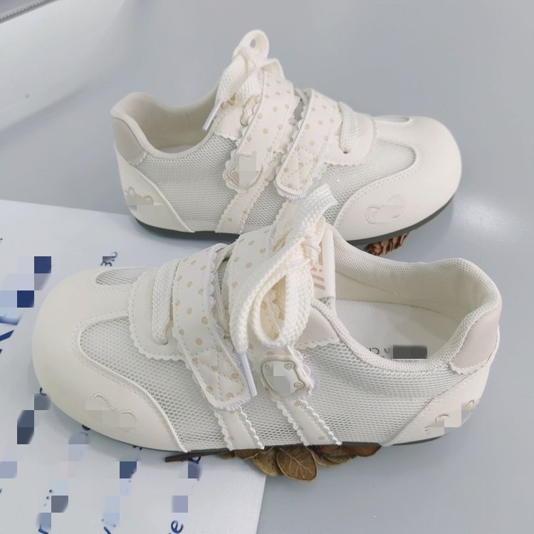 Dulces gatos coreanos zapatos blancos para mujeres 2026 verano nuevos zapatos de skate casuales para estudiantes zapatos deportivos diarios
