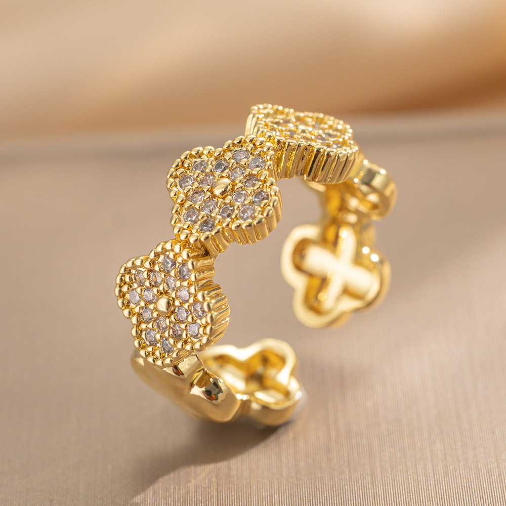 Funkelnder Ring für Damen, mit romantischem Flair gefertigt. Elegant und komfortabel, entworfen, um Ihren Charme zu unterstreichen. Ein dezentes und dennoch atemberaubendes Schmuckstück für Verabredungen._voghion.com