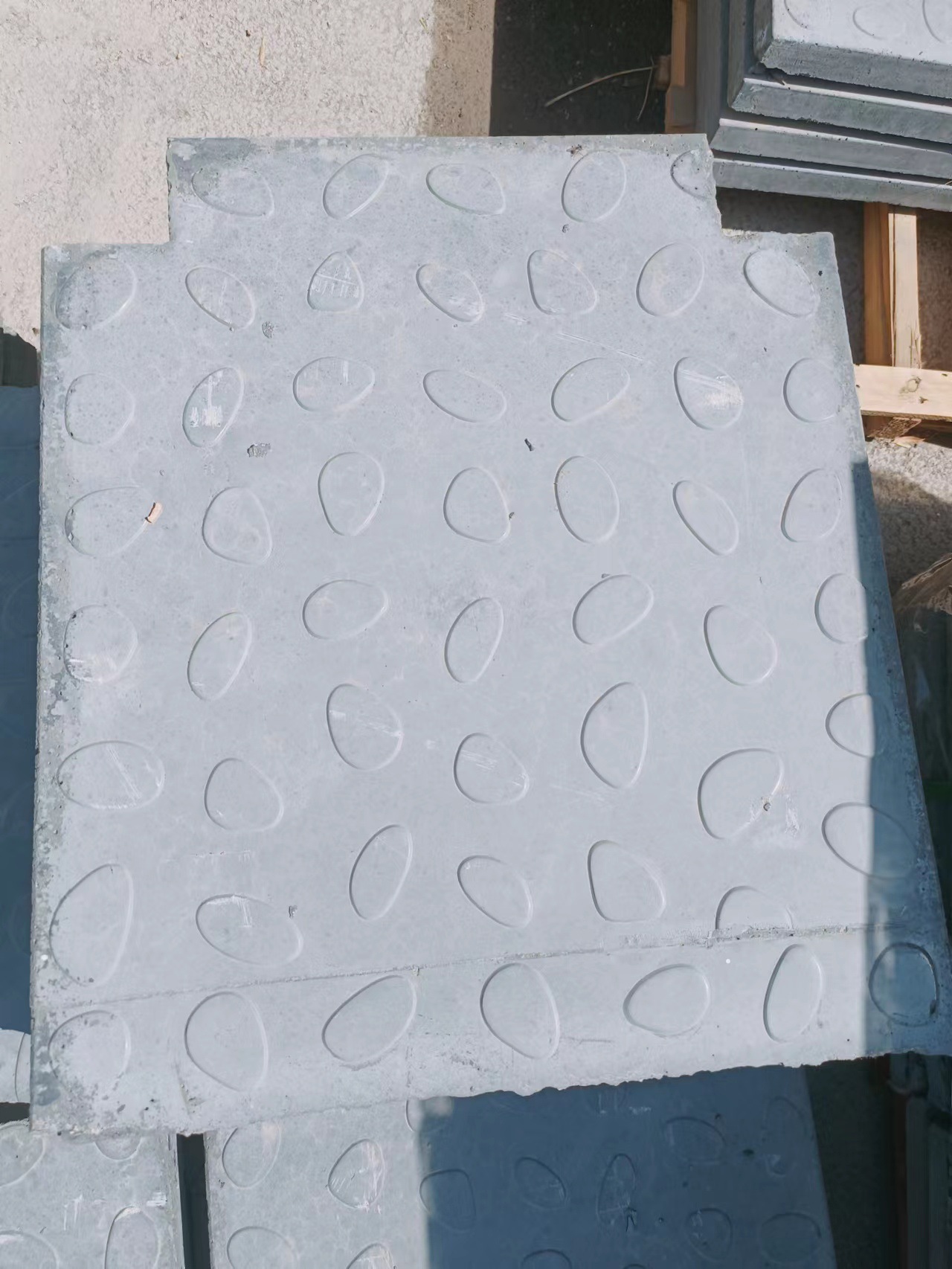 RPC盖板厂家活性粉末高铁隧道混凝土盖板网格鹅卵石花纹RPC盖板