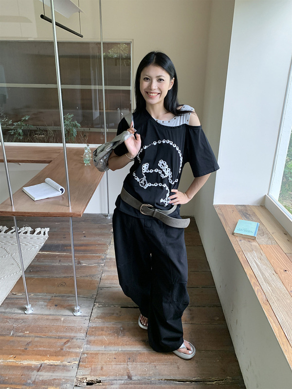 [9hour] 個性的な偽の肩のtシャツの女性2025夏のゆったりとした百合は色の上着の女性m 11328にぶつかります。|undefined
