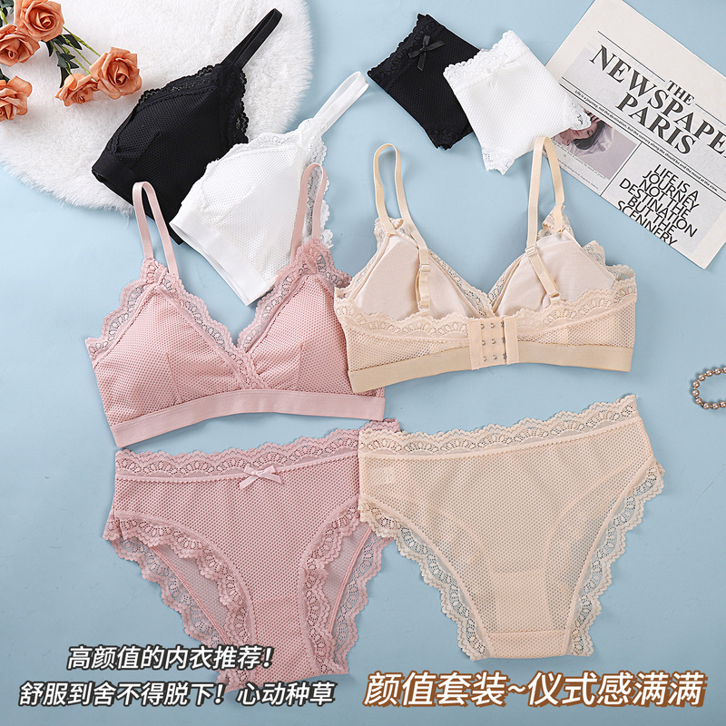 Sexy Deep V Lace Bra and Panty Set Skin-Friendly Pure Cotton Crotch Moisture-Wicking Girl French Push-Up Intimates for Women