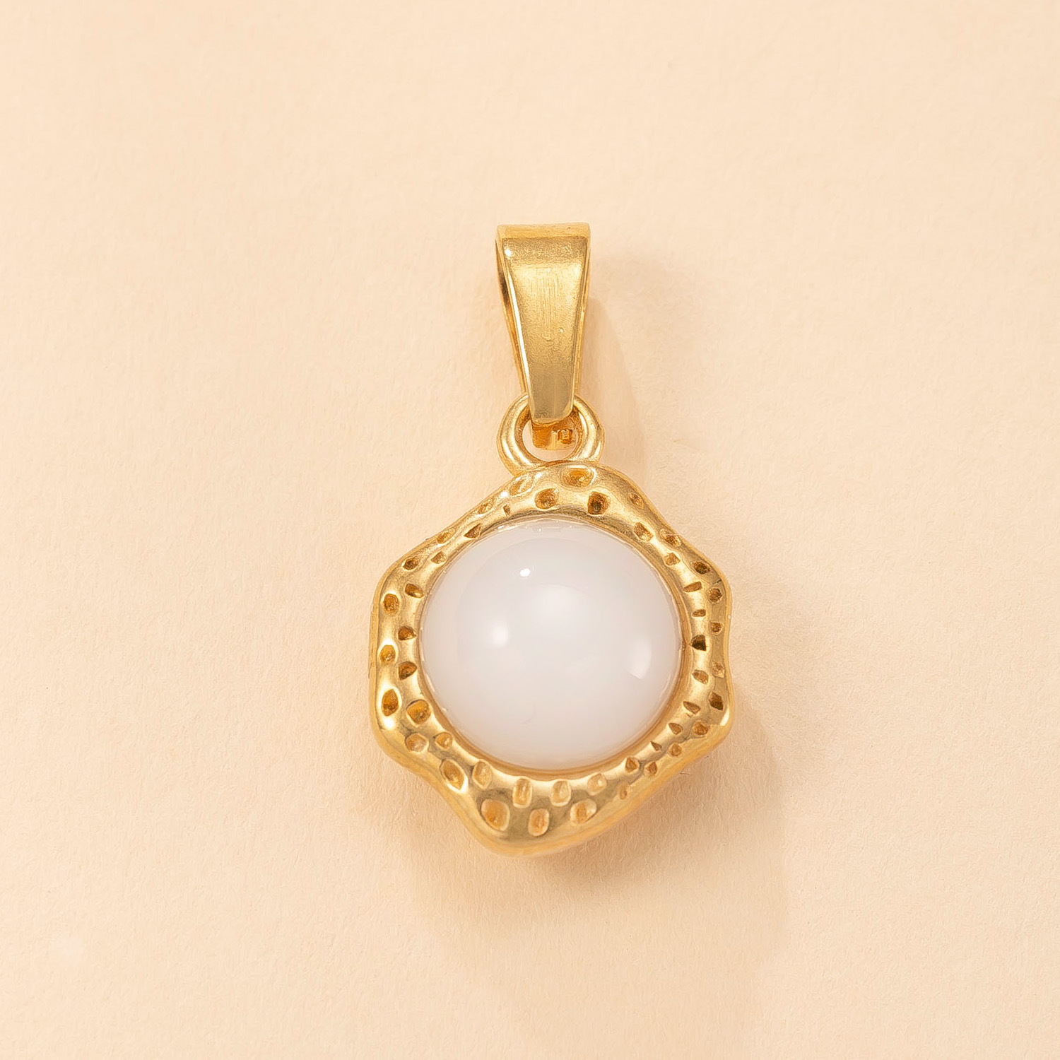 Colgante único Joyas transfronterizas de acero inoxidable Collar de piedra natural con incrustaciones irregulares en relieve Accesorios de bricolaje chapados en oro de lujo ligero de 18k