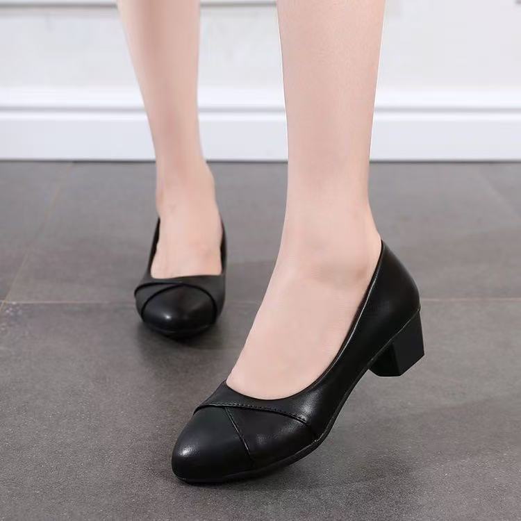 Comercio exterior zapatos de mujer de tamaño grande zapatos de cuero poco profundos zapatos de mujer otoño nuevo estilo coreano cabeza redonda tacones gruesos zapatos de madres de mediana edad zapatos de mujer