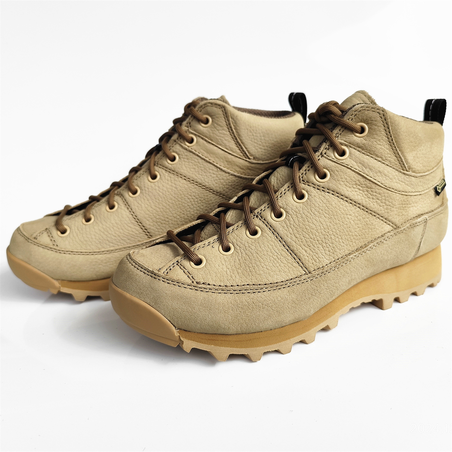 ShoeGlobe Dongwu Outdoor Factory Hiking Mountaineering Waterproof Men's Women's Genuine Leather Top Layer Cowhide Sports Shoes_voghion.com