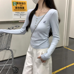 韩版小个子刺绣正肩长袖打底衫女装2025早秋纽扣U领T恤奶蓝色上衣