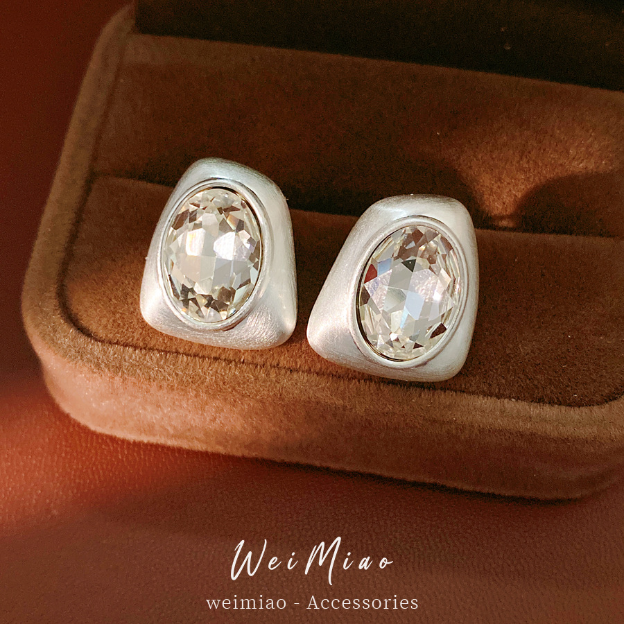 Aguja de plata diamantes oval geometría irregular pendientes de alambre dibujado estilo frío pendientes personales lujo ligero pendientes de alto nivel