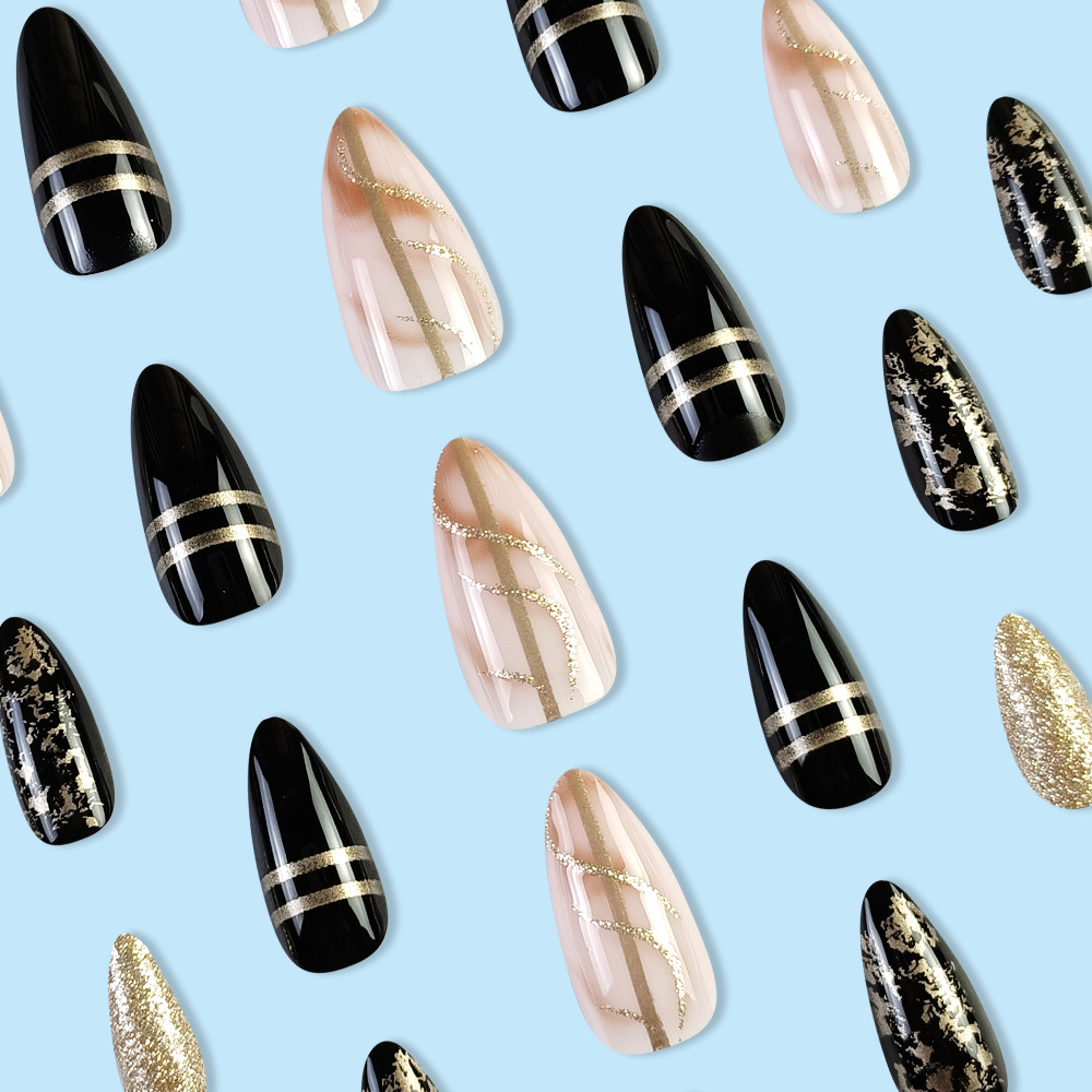 Comercio extranjero venta caliente pieza de uñas de ámbar oscuro lámina de oro brillante desgaste de uñas europeas y estadounidenses lujosas parches de uñas falsas