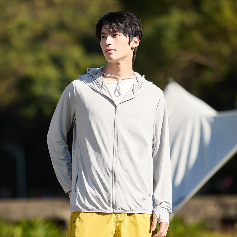 밝은 회색 남성