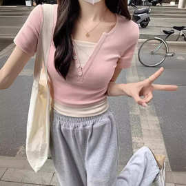 辣妹粉色假两件V领短袖t恤女夏季新款设计感小众修身正肩短款上衣