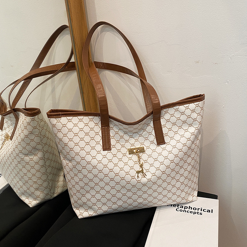 Bolsa de hombro de viaje retro de gran capacidad bolsa de mujer primavera 2025 moda color contrastante empalme brazaleta