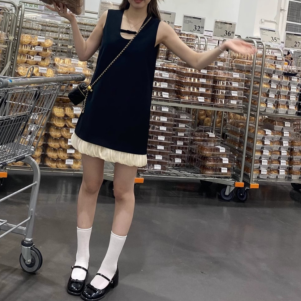 フレンチヘボン風チョッキワンピース女性夏新作ゆったり着痩せ裾柔糸ノースリーブa字小黒スカート