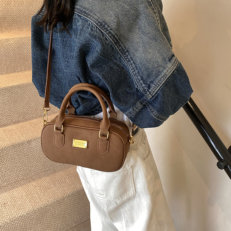 Bolso de bolos de mano de moda 2024 nuevo bolso de mujer retro simple bolso de hombro de alta calidad bolso de mochila universal mujer