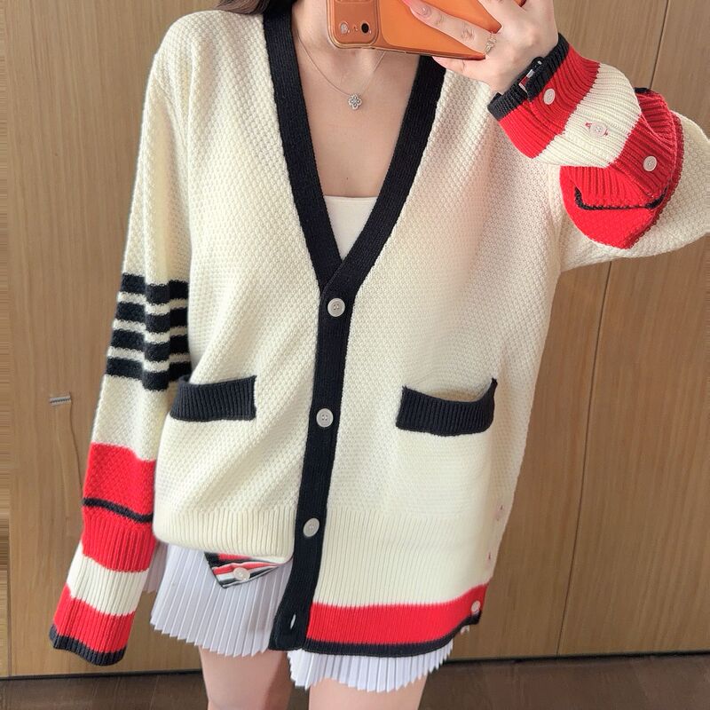 2026 Autumn New Casual Style Tennis Racket Pattern V-Neck Color-Block Loose Versatile Knit Cardigan Top 2026 Autumn New Casual Style Tennis Racket Pattern V-Neck Color-Block Loose Versatile Knit Cardigan Top