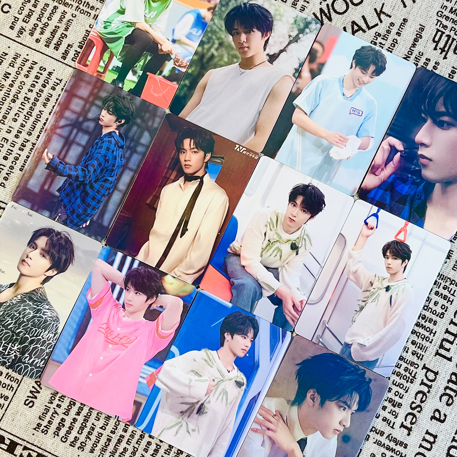 TNT Liu Yaowen Laser Flash Card 55 Pieces, Time Teenagers High-Appearance Solo Peripheral Self-Printed Small Card LOMO Card