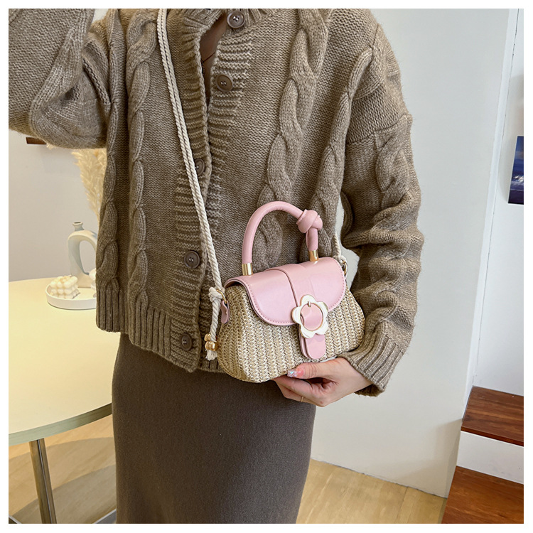 Women's Medium Straw Color Block Streetwear Square Flip Cover Shoulder Bag Crossbody Bag Straw Bag display picture 3