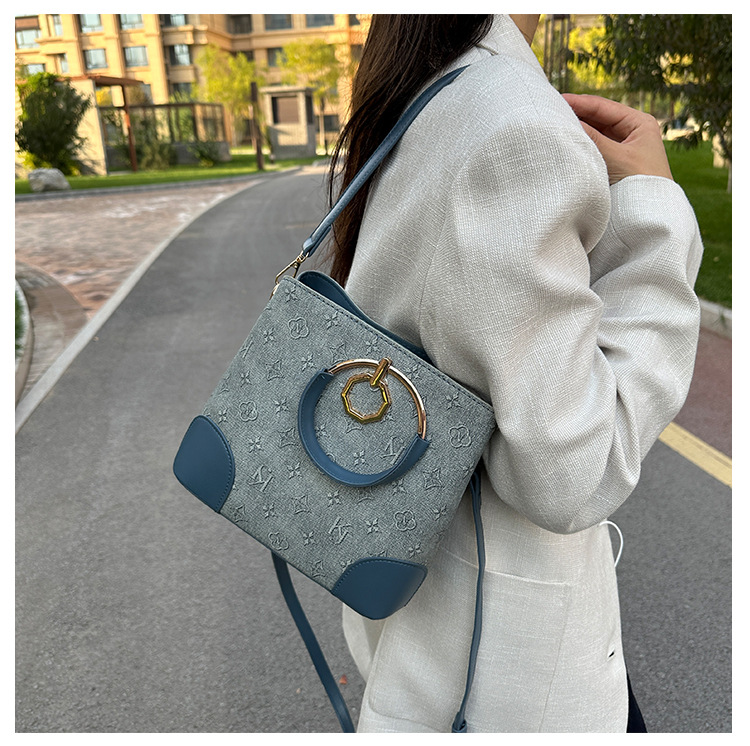 1029g Weight Polyester Lining Material Zipper Closure Type Single Shoulder Strap Strap Type Crossbody Bag Bags Type Casual, Daily, Shopping Occasion Pu Leather Material Letter Pattern All Seasons Season Women's Gender Classic Style Style Bucket Shape Women's Pu Leather Letter Classic Style Bucket Zipper Crossbody Bag 17