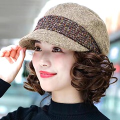 中高年女性用帽子とウィッグ一体型ショートカーリーウィッグ、リアルでナチュラルな帽子、通気性のある帽子とヘアセット
