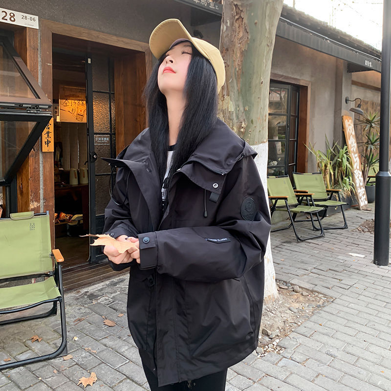 秋のジャケット男性と女性のジャケット 2025 新しい小防風防水登山服アウトドアスポーツとレジャートレンド|undefined