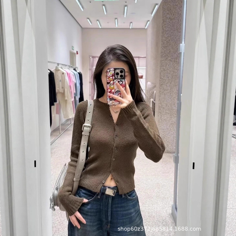 2025 Early Autumn New Scandinavian Niche Design Heart Embroidered Round Neck Single-Breasted Knitted Cardigan Sweater for Women